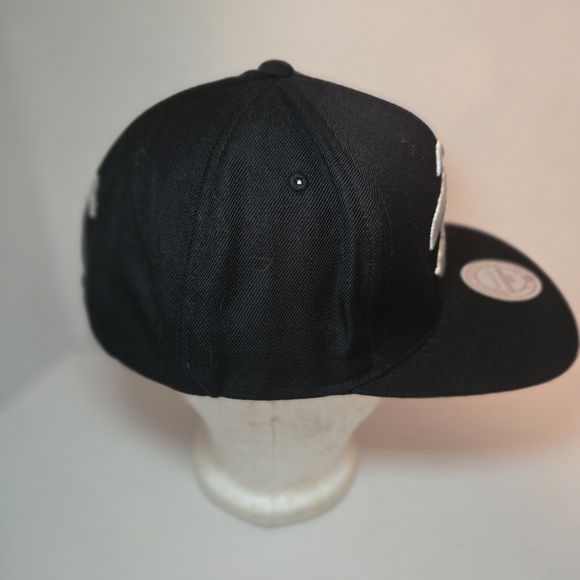 Toronto Raptors Snapback Hat - Picture 2 of 5